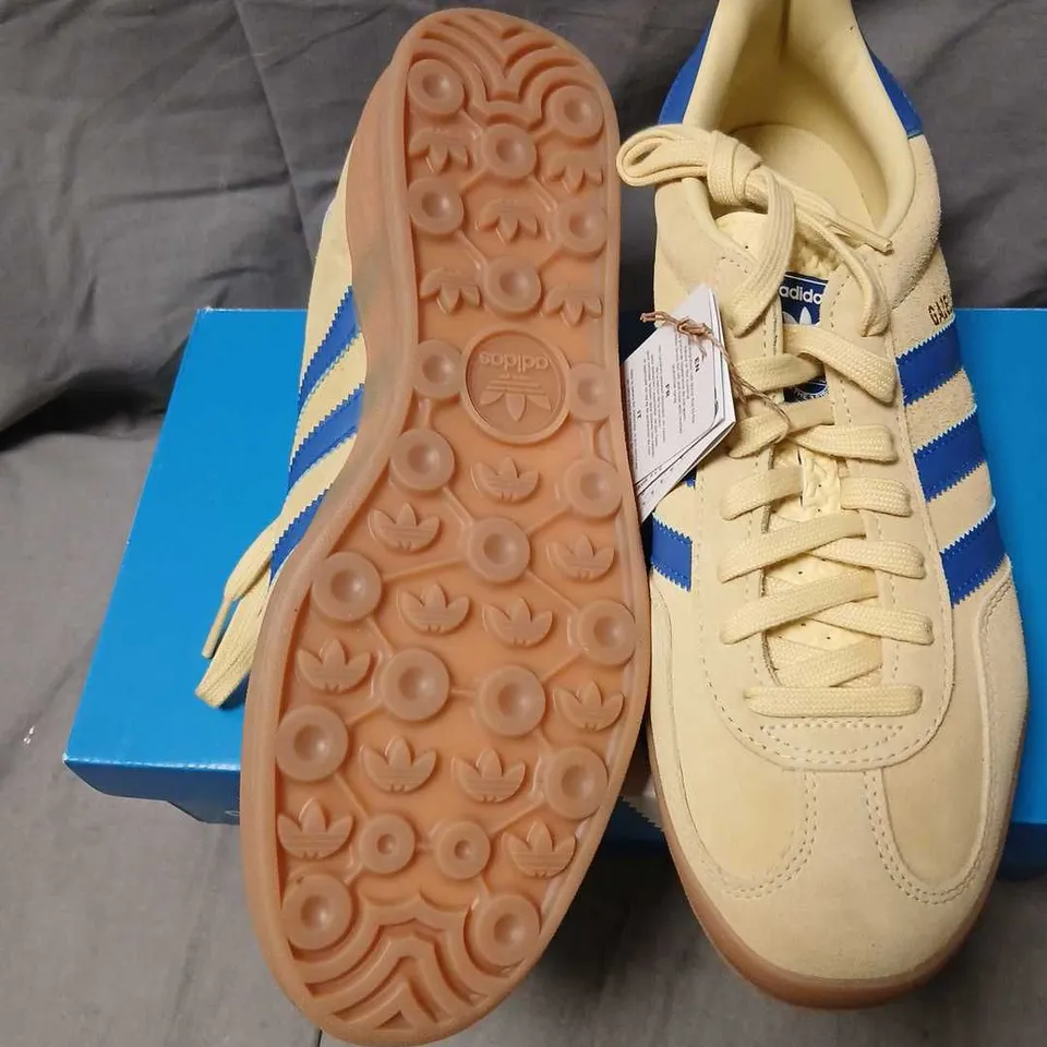 ADIDAS GAZELLE INDOOR SNEAKERS – BEIGE WITH BLUE STRIPES UK 11