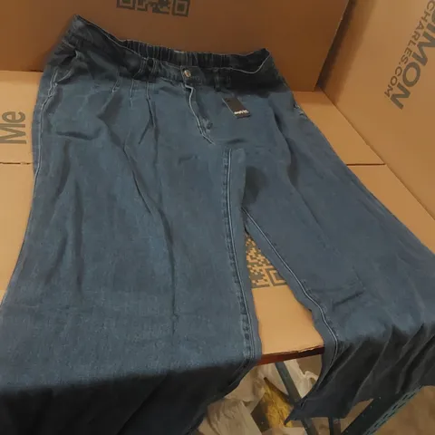 BOX CONTAINING APPROXIMATELY 9x BRAND NEW SIMPLY BE MID BLUE WIDE LEG TROUSERS - SIZE 22R