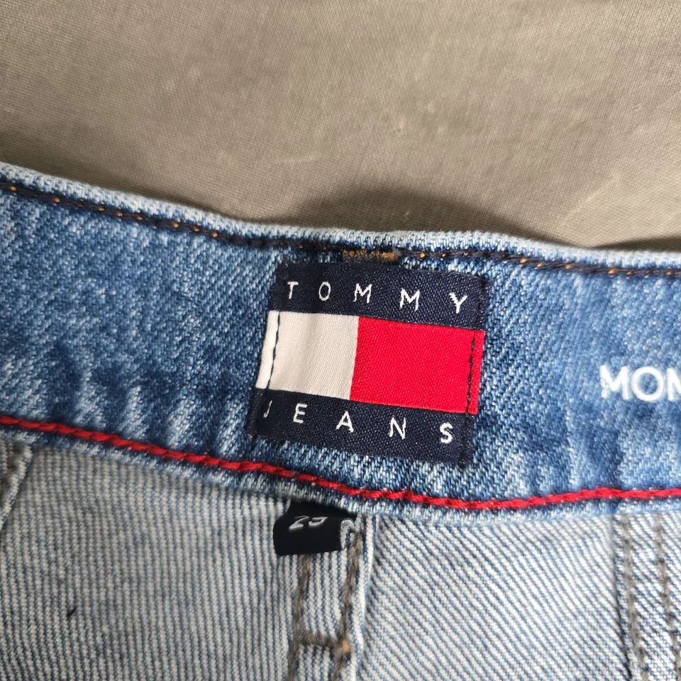 TOMMY JEANS DENIM SHORTS - LIGHT WASH, WOMEN'S MOM SHORT, SIZE 29
