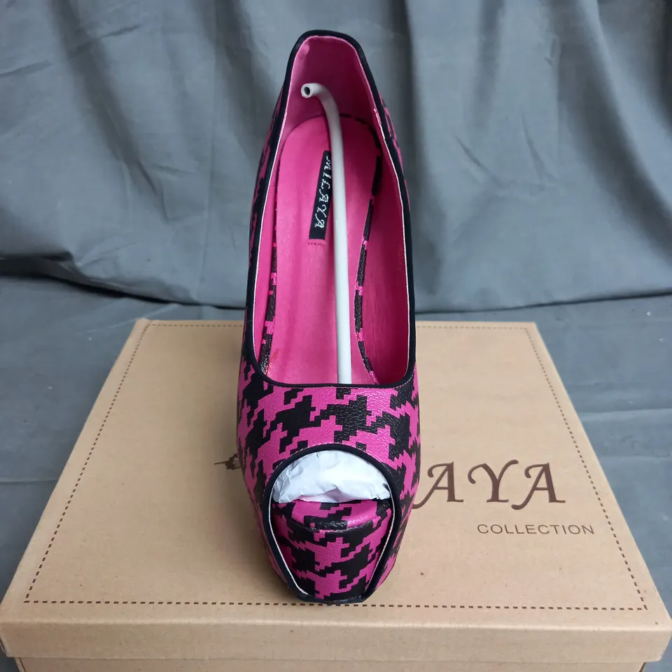 APPROXIMATELY 12 PAIRS OF WOMENS PINK PATTERN HIGH HEEL SHOES IN VARIOUS SIZES