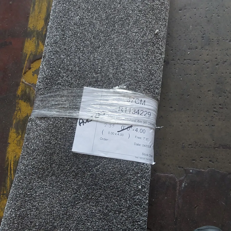 ROLL OF QUALITY NEW LINCOLNSHIRE CINDER CARPET - APPROXIMATELY 2.35 x 4m