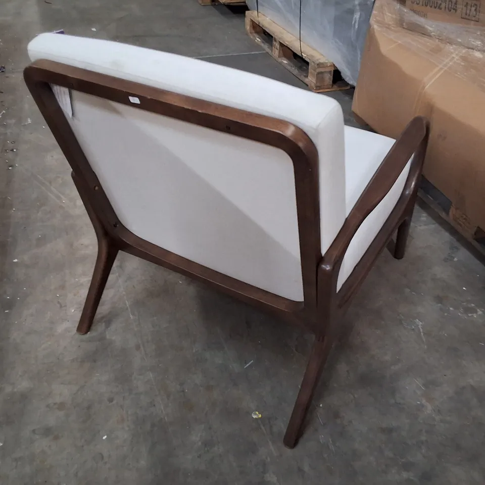 ESMA ACCENT CHAIR