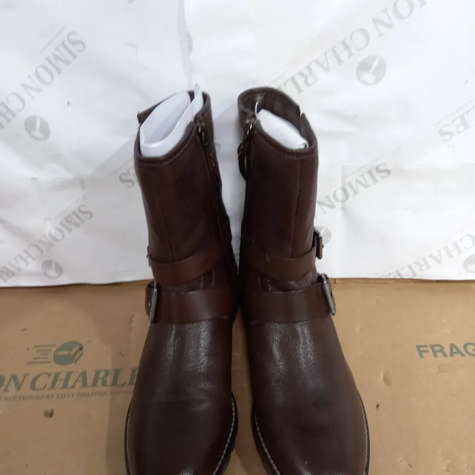 CLARKS CLARKWELL DARK BROWN BOOTS SIZE 5