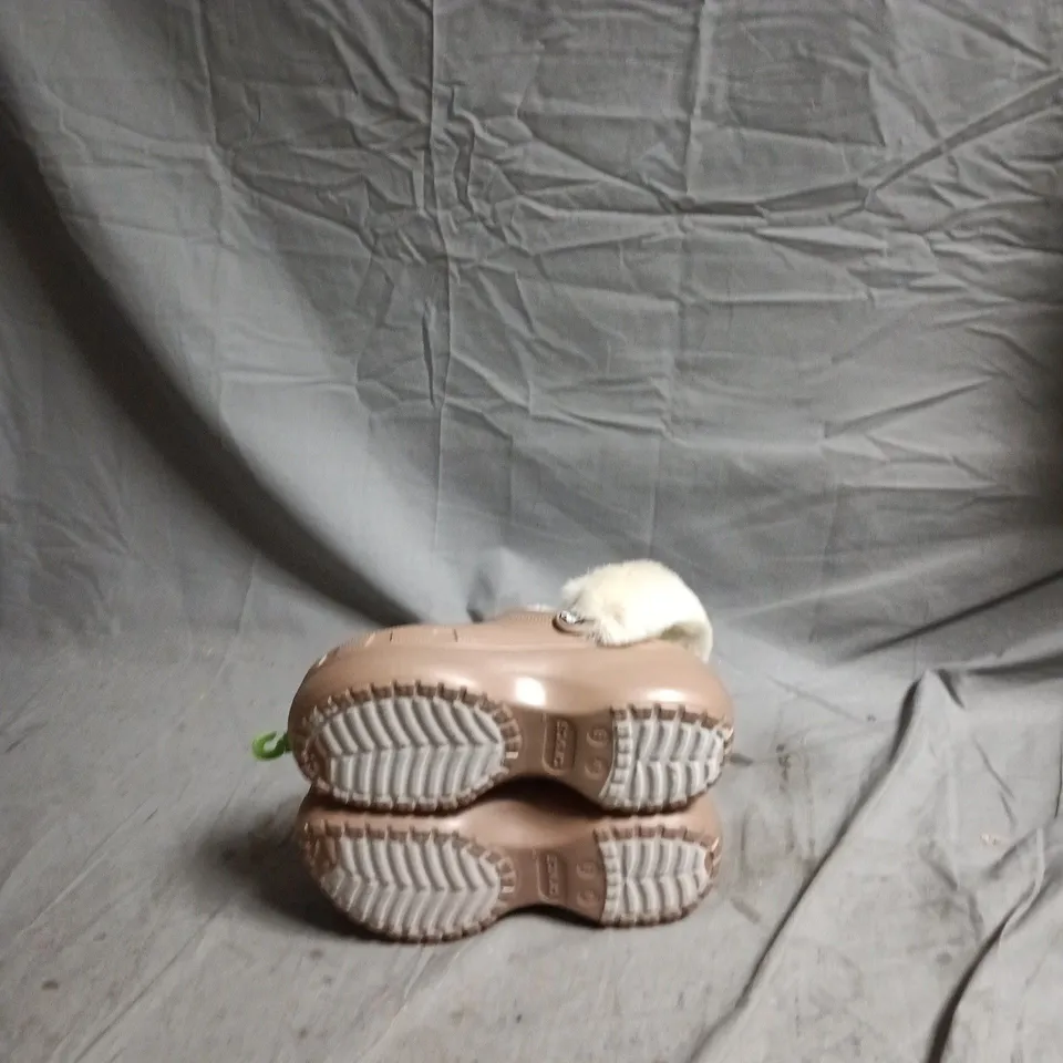 CROCS CLASSIC PLATFORM FUZZ-LINED CLOG – WOMEN'S UK 6