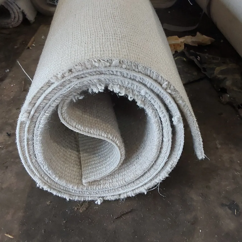 ROLL OF QUALITY BEACHCOMBER STRAND DRIFTWOOD CARPET - APPROXIMATELY 5 x 2m