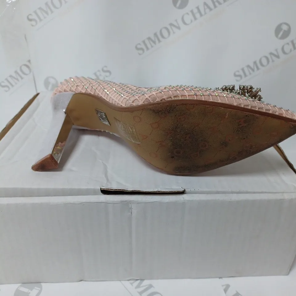 PAIR OF MODA IN PELLE KYLIEE COURT SHOES ROSE GOLD SIZE 6 