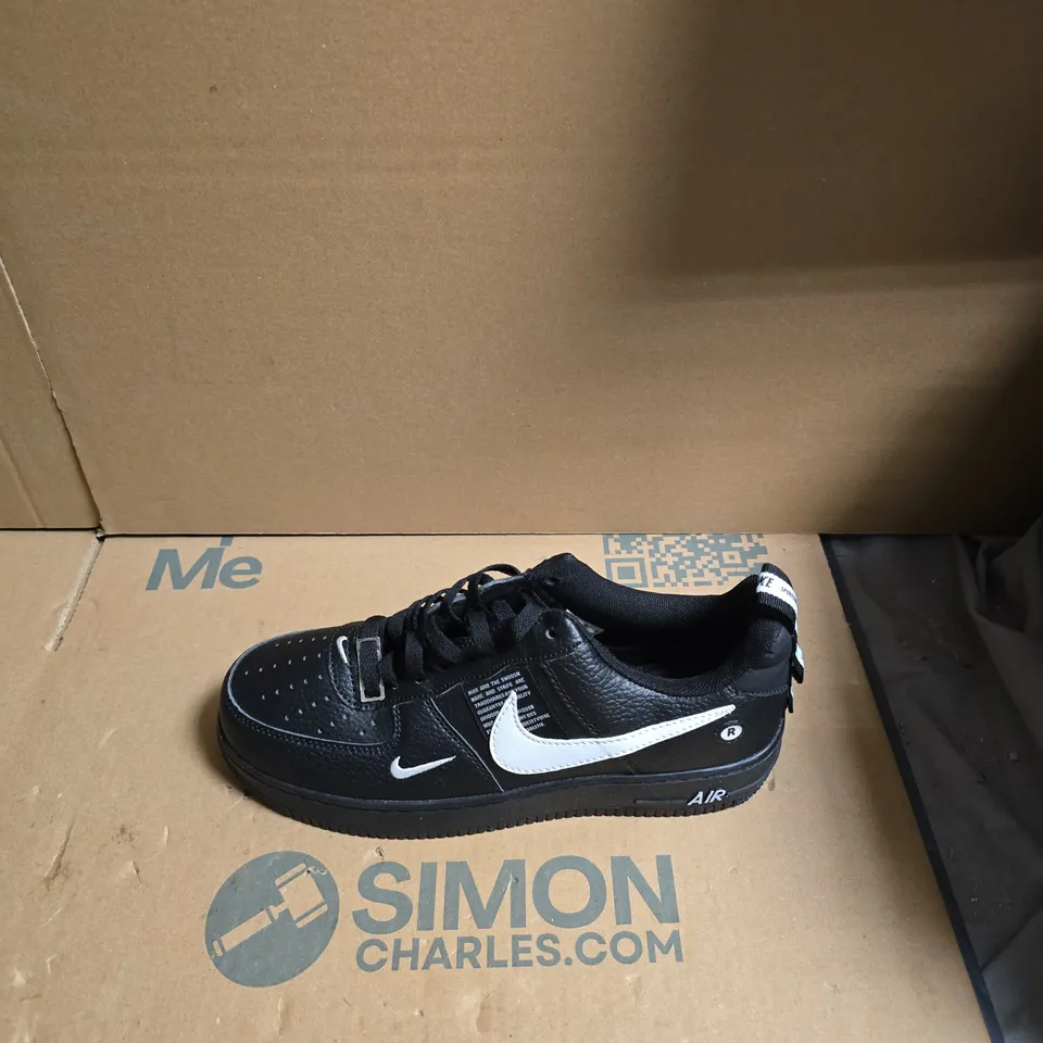 NIKE AIR LOW BLACK LEATHER SNEAKERS - UK 7.5 (EU 41)