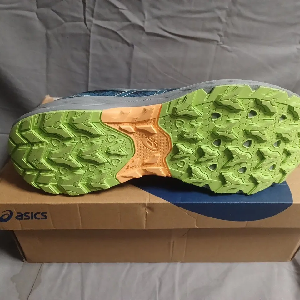 BOXED PAIR OF ASICS GEL-VENTURE 10 RUNNING SHOES – UK SIZE 11.5