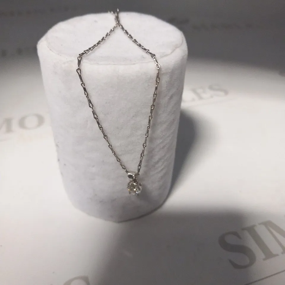 DESIGNER 18CT WHITE GOLD DIAMOND SOLITAIRE PEDANT ON CHAIN