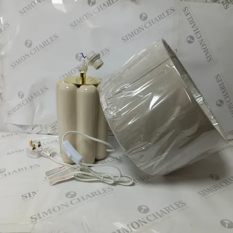 BOXED CHUBBY CERAMIC TABLE LAMP