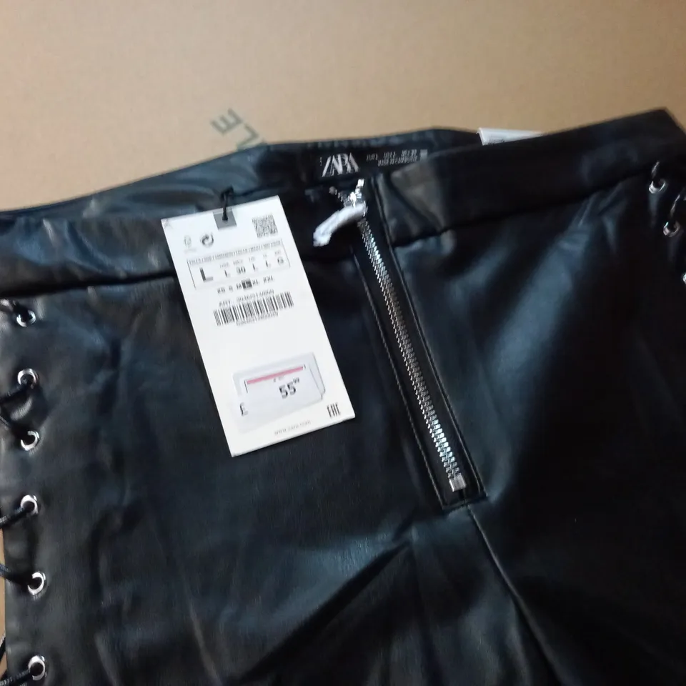 ZARA MID-RISE BLACK ROPE DETAIL PU LEGGINGS - EUR L