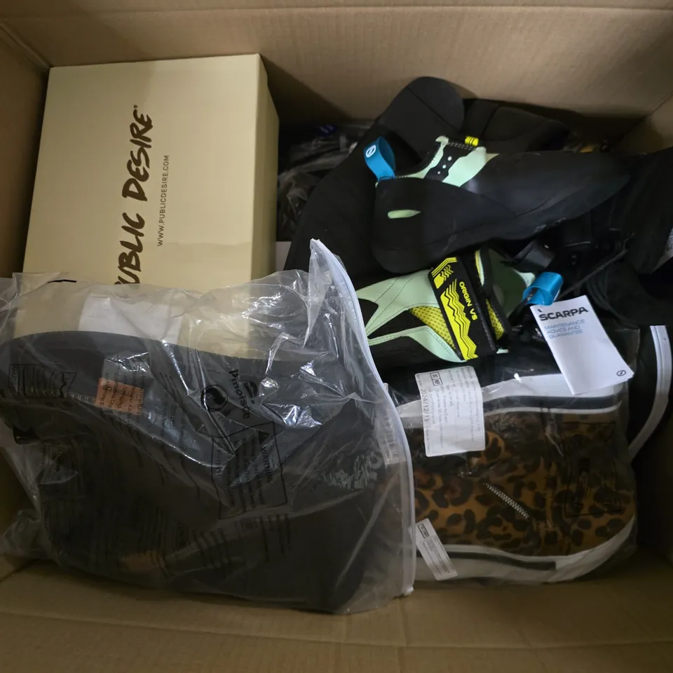 APPROXIMATELY 15 ASSORTED PAIRS OF SHOES AND FOOTWEAR ITEMS IN VARIOUS STYLES AND SIZES TO INCLUDE CLARKS, PUBLIC DESIRE, SCARPA, ETC