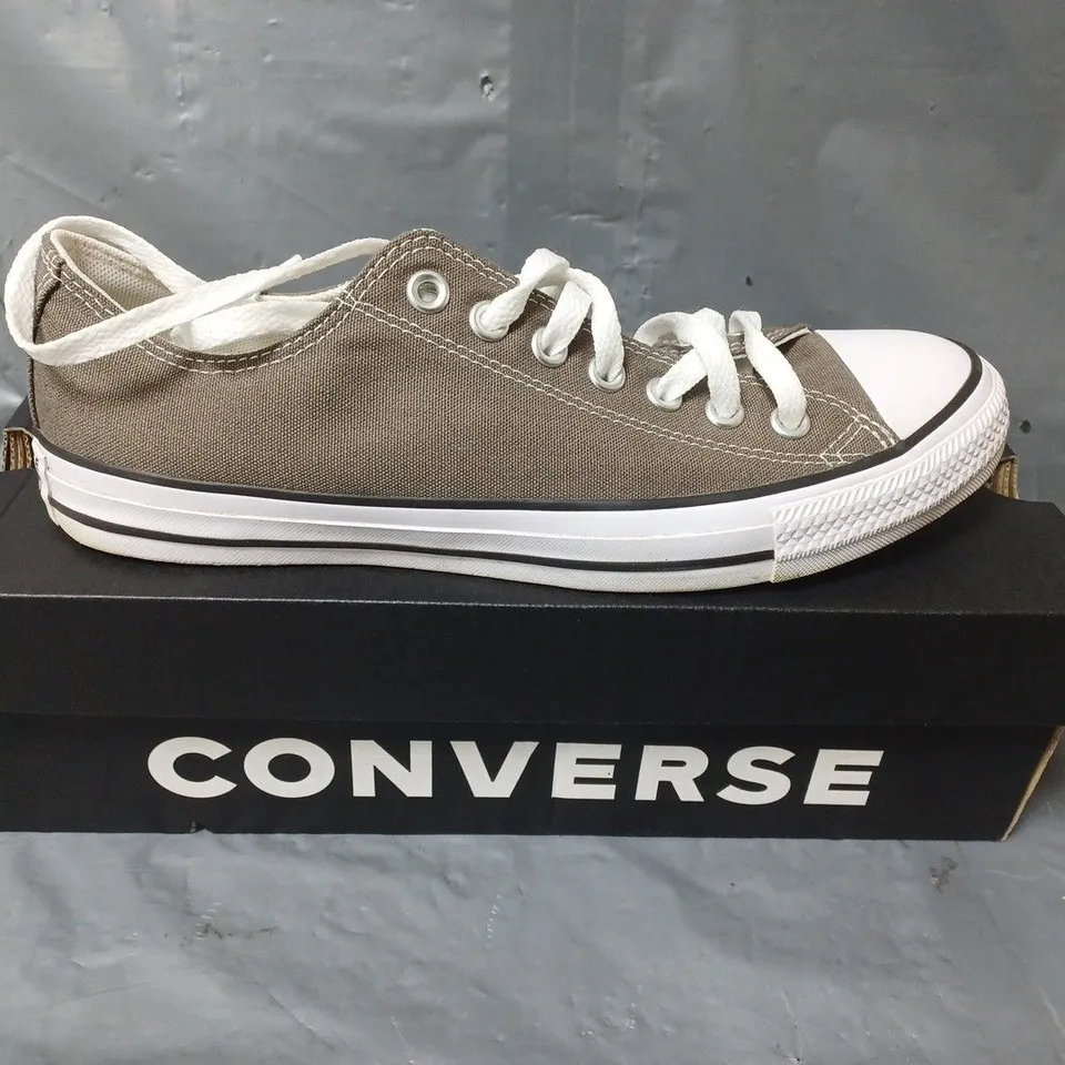 BOXED PAIR OF CONVERSE CHUCK TRAINERS - UK SIZE 8.5
