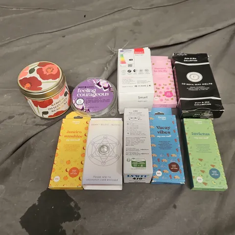 APPROXIMATELY 15 ASSORTED HOUSEHOLD ITEMS TO INCLUDE WAX MELTS, SMART NIGHT LIGHT, LUMEN BULB, ETC