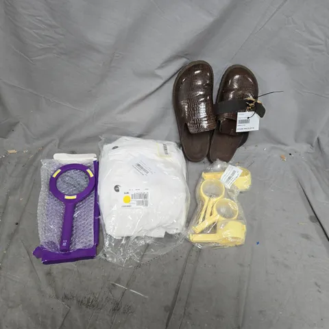 LARGE QUANTITY OF ASSORTED ITEMS TO INCLUDE LIGHT UP HAND MIRROR, ASSORTED CLOTHES, COOKS SCOOP SET, FAUX CROCCODILE FLIP FLOPS, ETC - COLLECTION ONLY