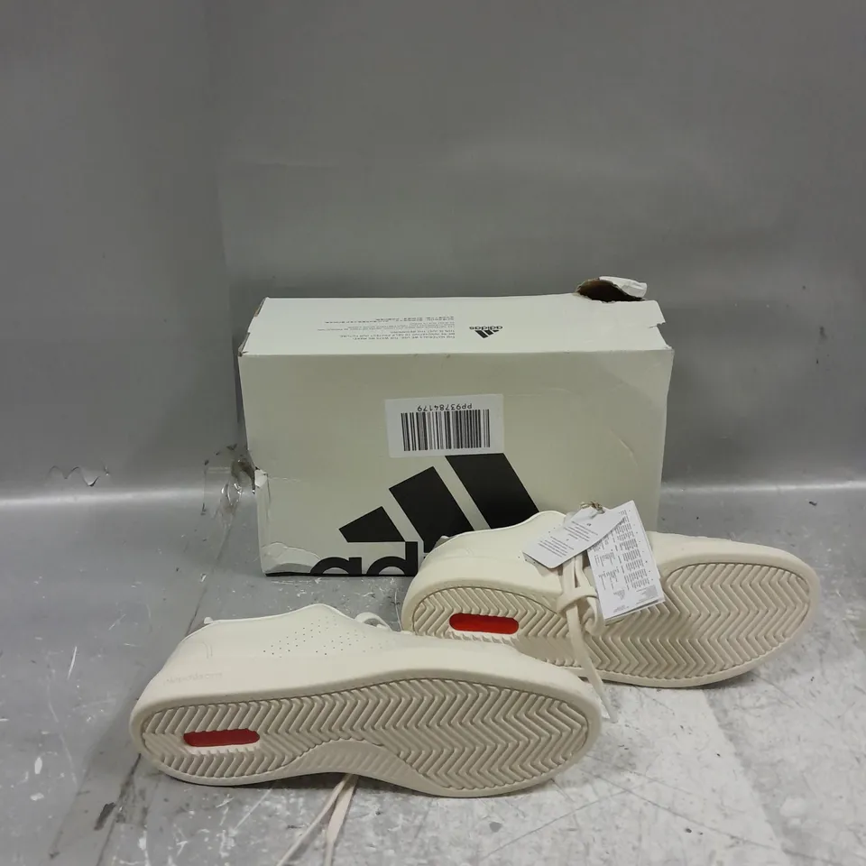 BOXED PAIR OF ADIDAS ADVANTAGE PREMIUM TENNIS UK 7.5