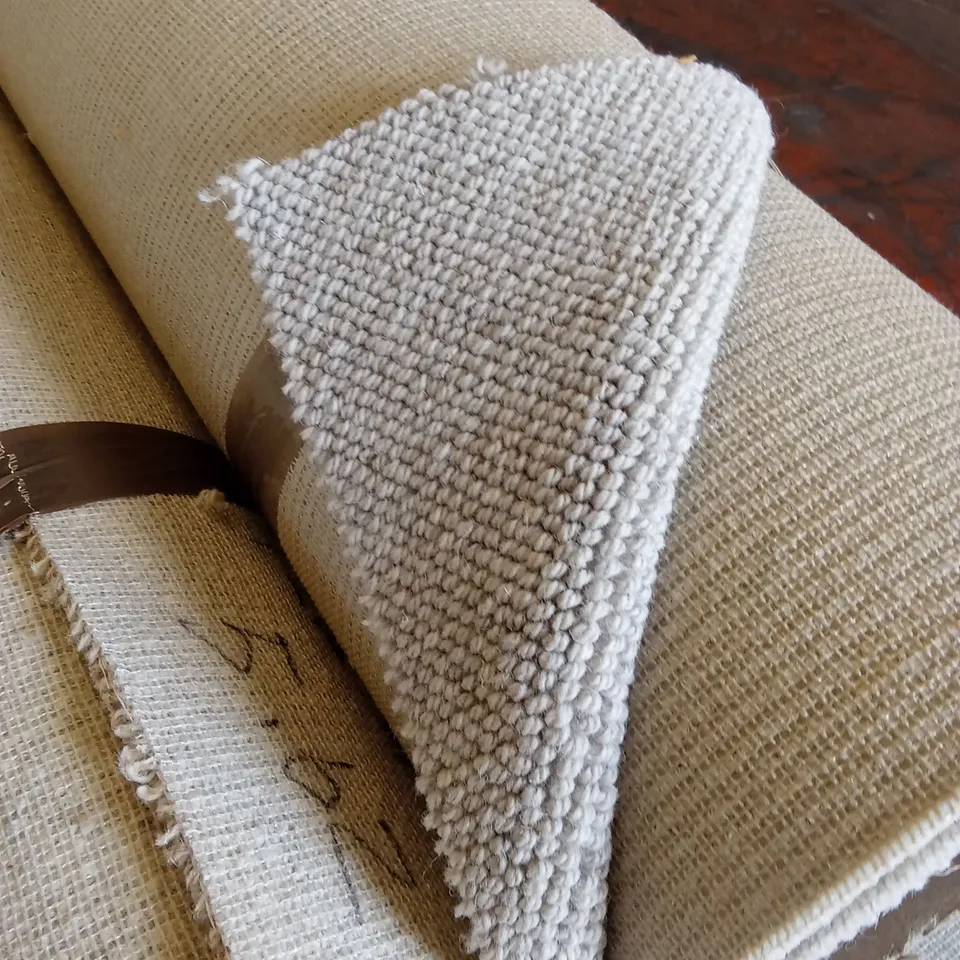 ROLL OF QUALITY BEACHCOMBER SEASHELL CARPET // APPROX SIZE: 4 x 3.88m