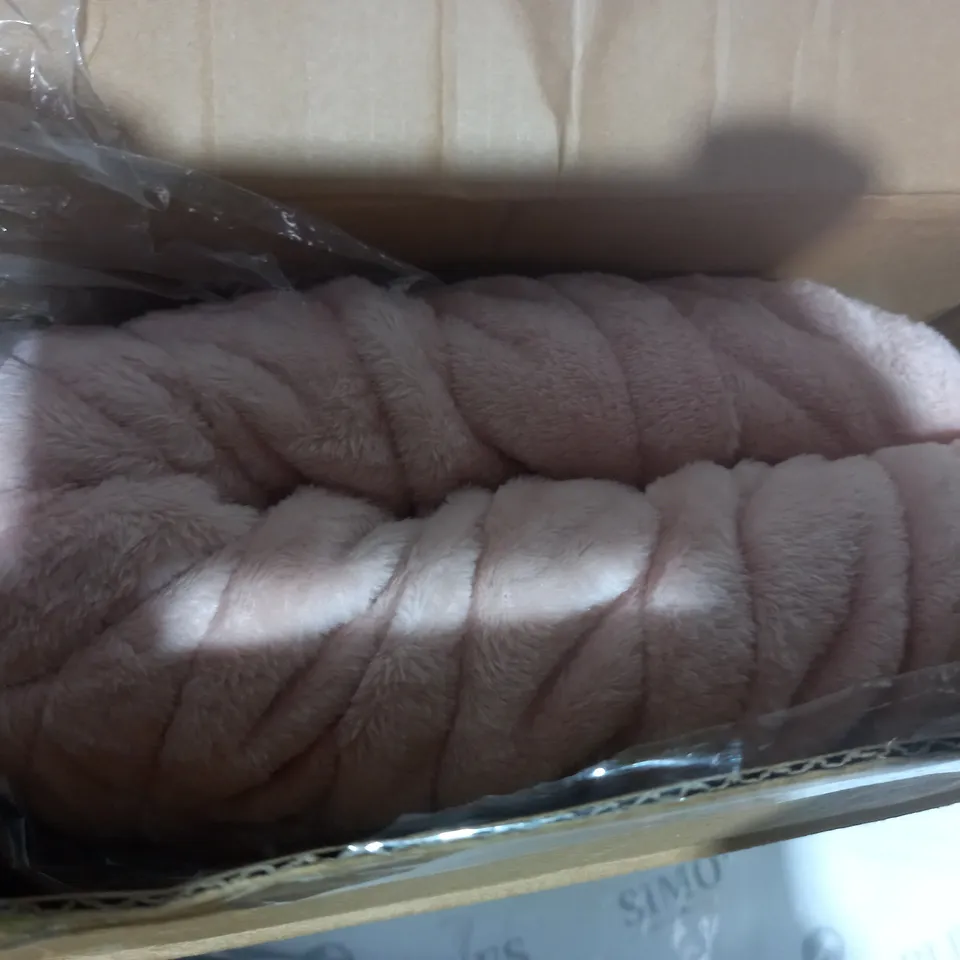 BOXED COZEE HOME VELVETSOFT HEATED THROW IN PINK