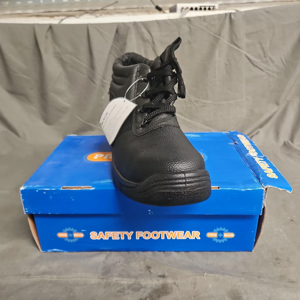 BOXED PAIR OF PROMAN CHUKKA BOOT IN BLACK SIZE UK 13