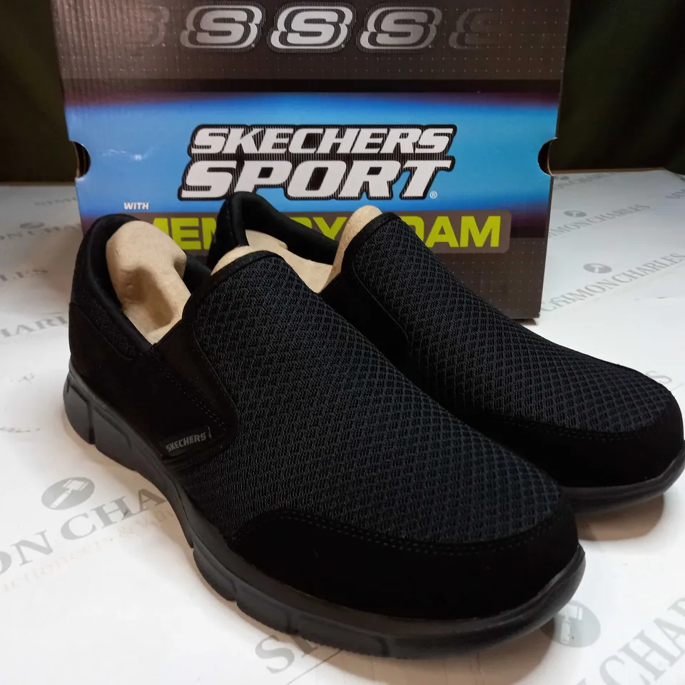 SKETCHERS MEMORY FOAM EQUALIZ IN BLACK - SIZE 9