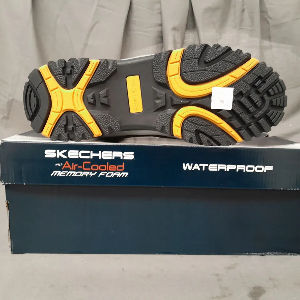 BOXED PAIR OF SKECHERS WATERPROOF ANKLE BOOTS IN BROWN UK SIZE 10.5