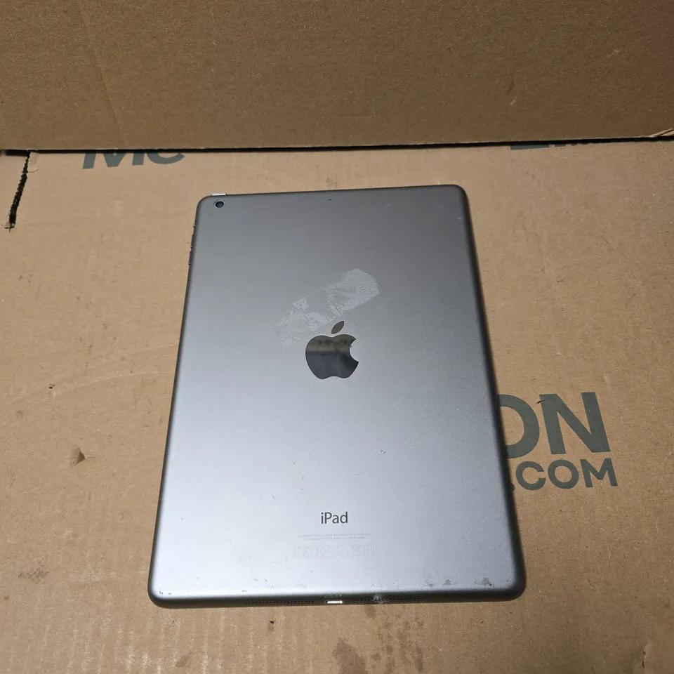 APPLE IPAD AIR A1474 SILVER TABLET
