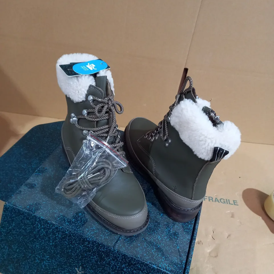 Emu Okab Waterproof Boot size 5 