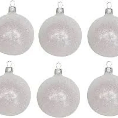 SIX BRAND NEW GISELA GRAHAM LONDON CHRISTMAS GLASS BAUBLE – WHITE WITH SILVER GLITTER SWIRL