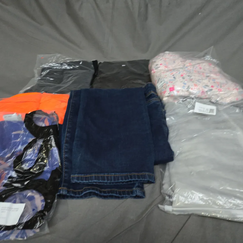 LARGE BOX OF ASSORTED CLOTHING ITEMS IN ASSORTED COLOUR, SIZES AND STYLES