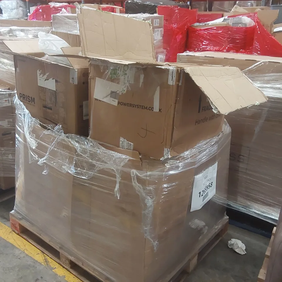 PALLET CONTAINING A LARGE QUANTITY OF PC/MONITOR PARTS