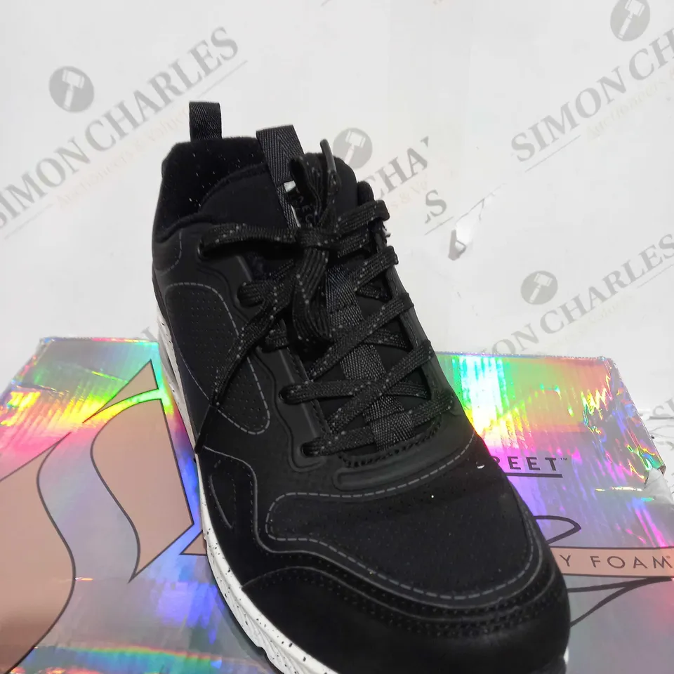 SKETCHERS STREETS UNO 2 TRAINER BLACK SIZE 6 - BOXED