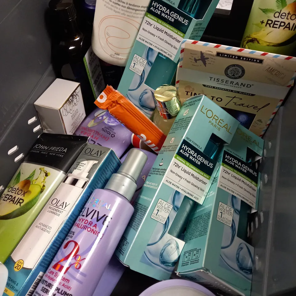 ASSORTED HEALTH AND BEAUTY ITEMS APPROX. 25 ITEMS 