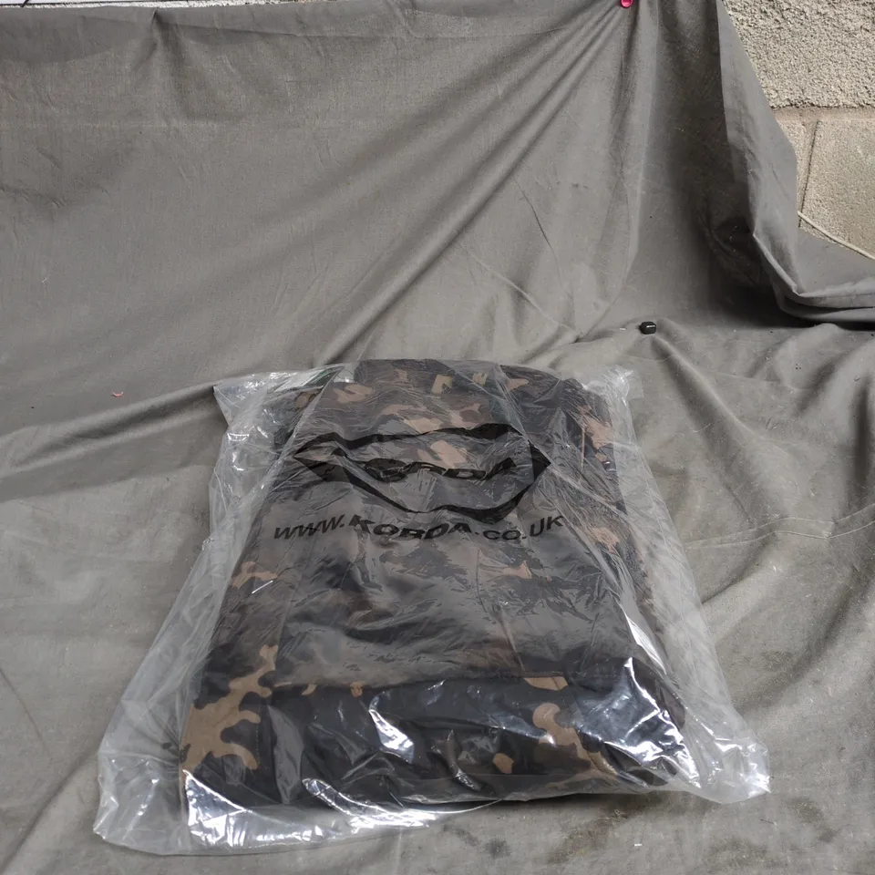 KORDA POLAR SALOPETTES DARK KAMO LARGE BAGGED WITH TAGS