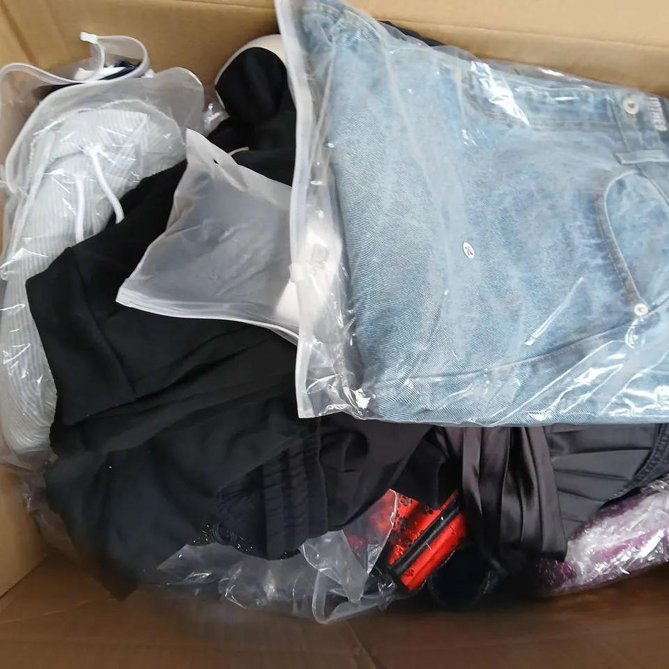 LARGE BOX OF ASSORTED CLOTHING ITEMS IN VARIOUS SIZES, STYLES AND COLOUR 