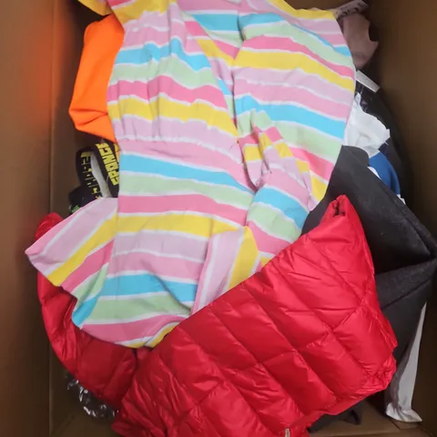 BOX OF APPROXIMATELY 25 ASSORTED KIDS CLOTHING ITEMS TO INCLUDE - TOP , SHORTS , T-SHIRT ETC