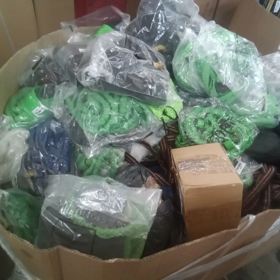 PALLET CONTAINING ASSORTED HOSES