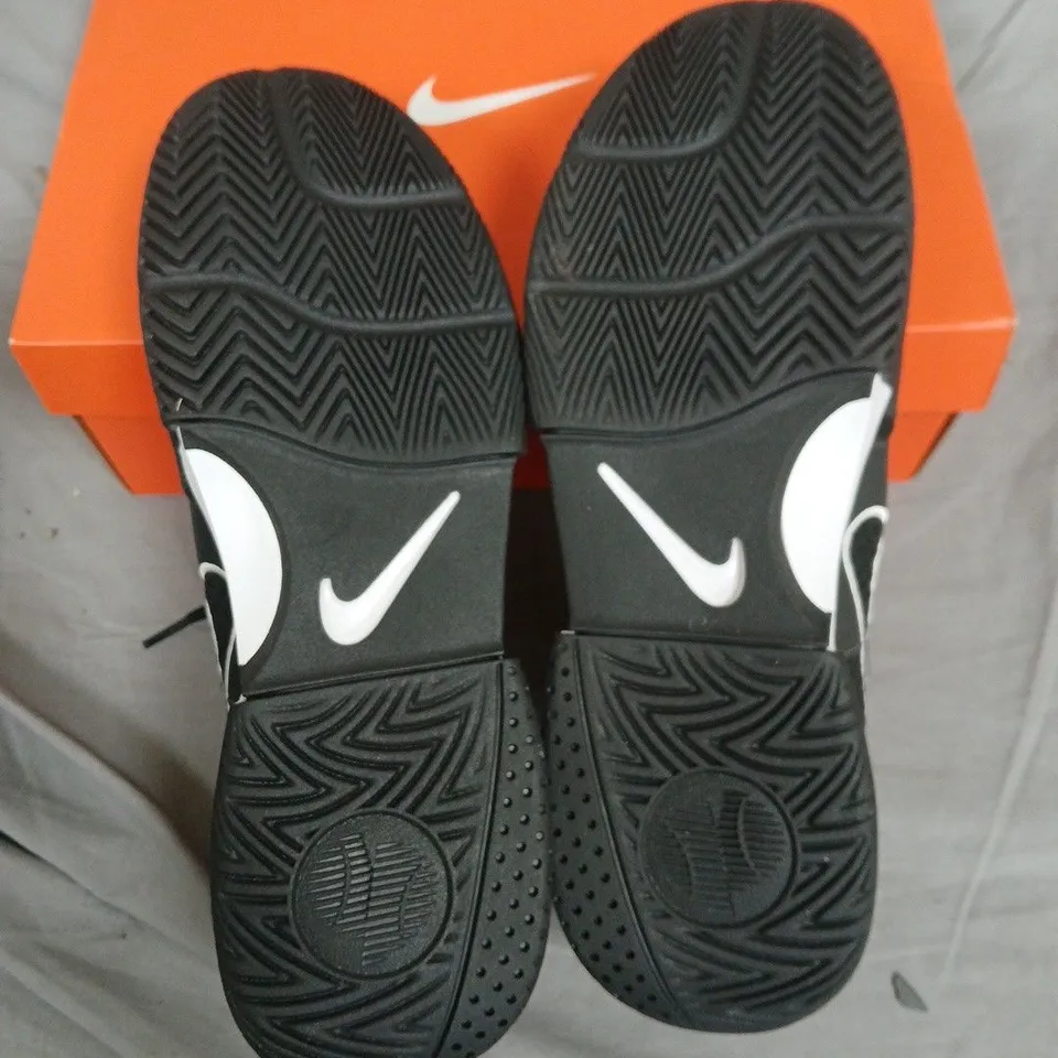 BOXED NIKE COURT LITE 4 TRAINERS – BLACK/WHITE, UK 11.5 (EU 47)