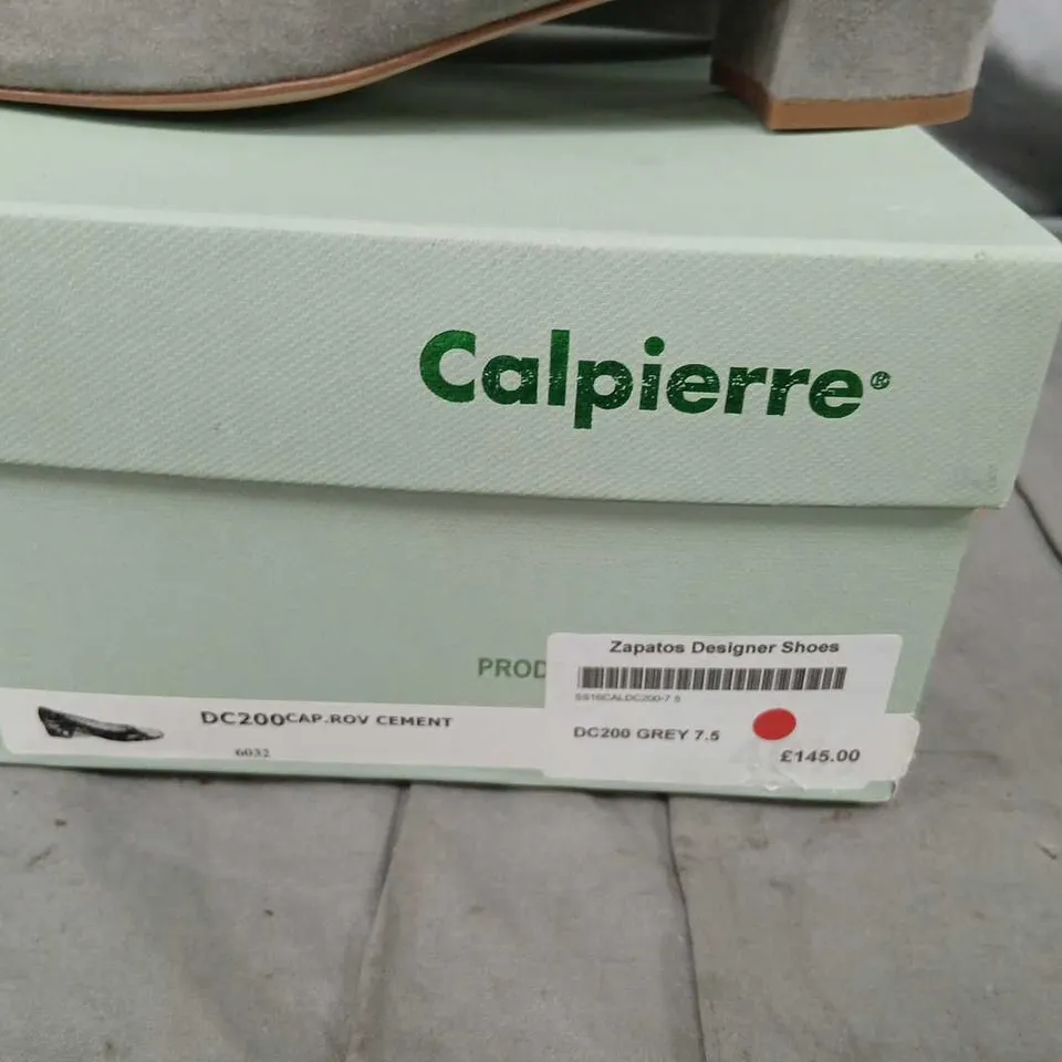 CALPIERRE GREY SUEDE COURT SHOES – UK 7.5 (DC200)