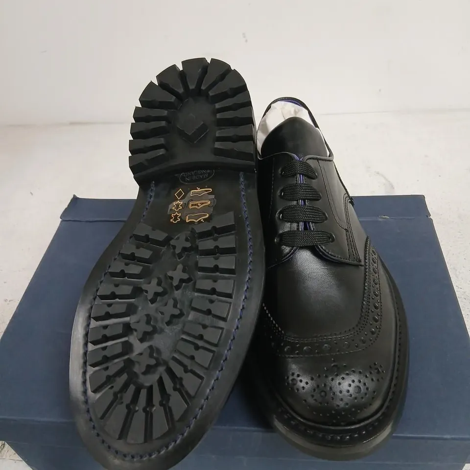 TRICKER'S FOR BURBERRY DERBY ON RUBBER SOLE – BLACK LEATHER BROGUES, UK 4