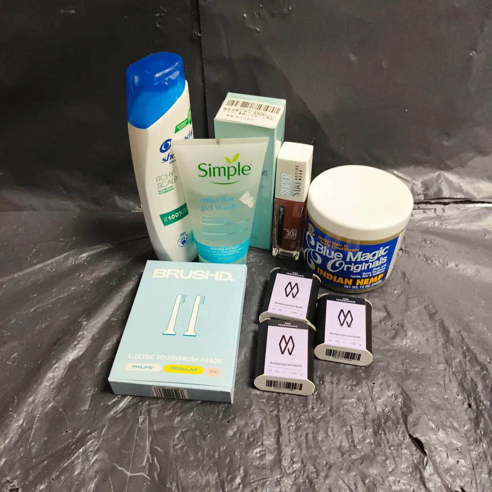 APPROXIMATEY 20 ASSORTED HEALTH AND BEAUTY PRODUCTS TO INCLUDE - SIMPLE MICELLAR GEL WASH - MAKE WAVES ANTIPERSPIRANT REFILLS - HEAD & SHOULDERS SHAMPOO - ETC