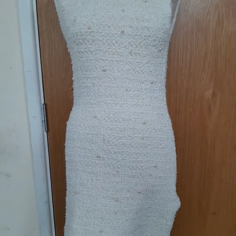 ZARA ROUND NECK SLEEVELESS DRESS IN WHITE - MEDIUM