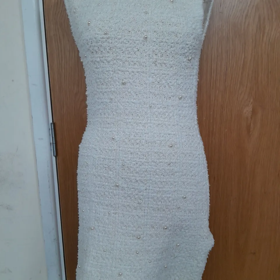 ZARA ROUND NECK SLEEVELESS DRESS IN WHITE - MEDIUM