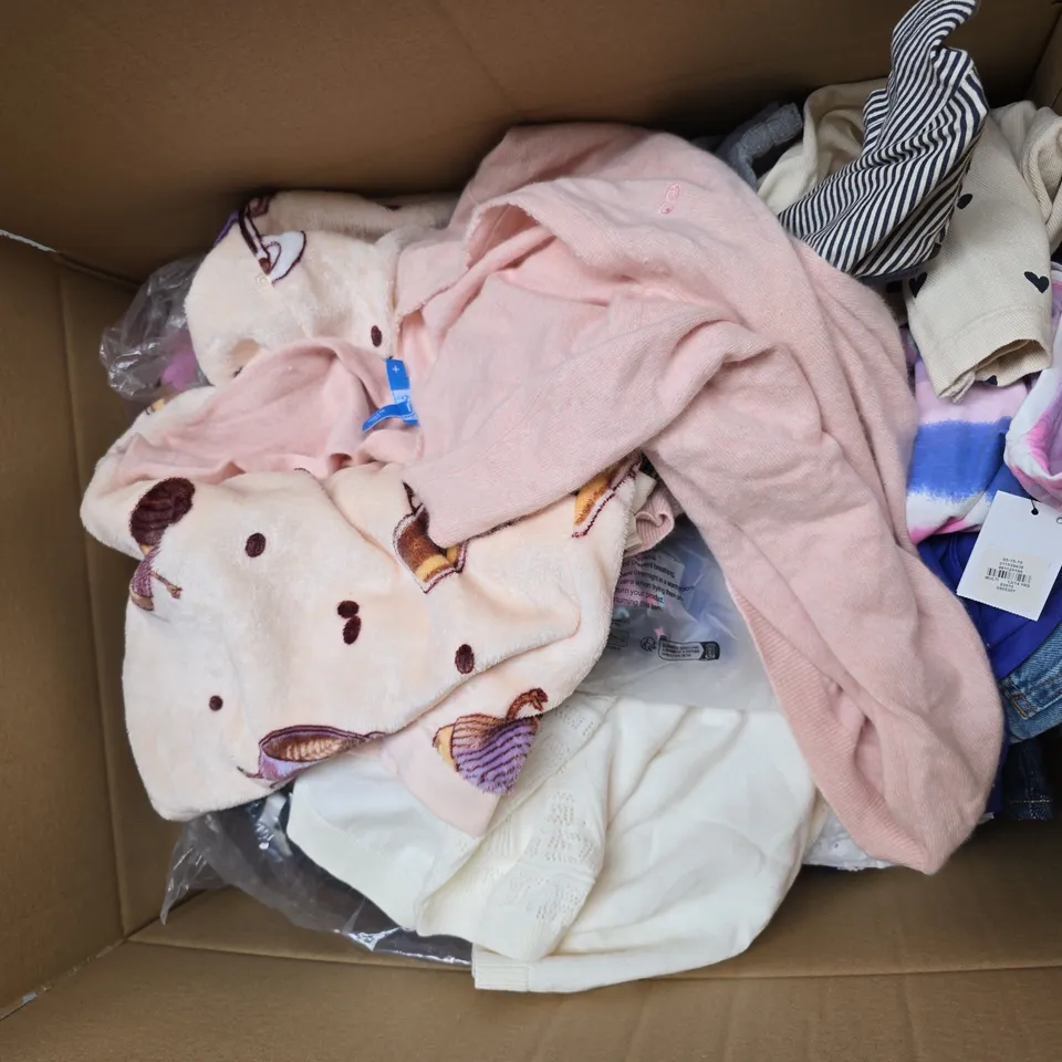 BOX OF APROX 20 ASSORTED CHILDRENS CLOTHING ITEMS IN VARIOUS COLOUR AND SIZES - COLLECTION ONLY