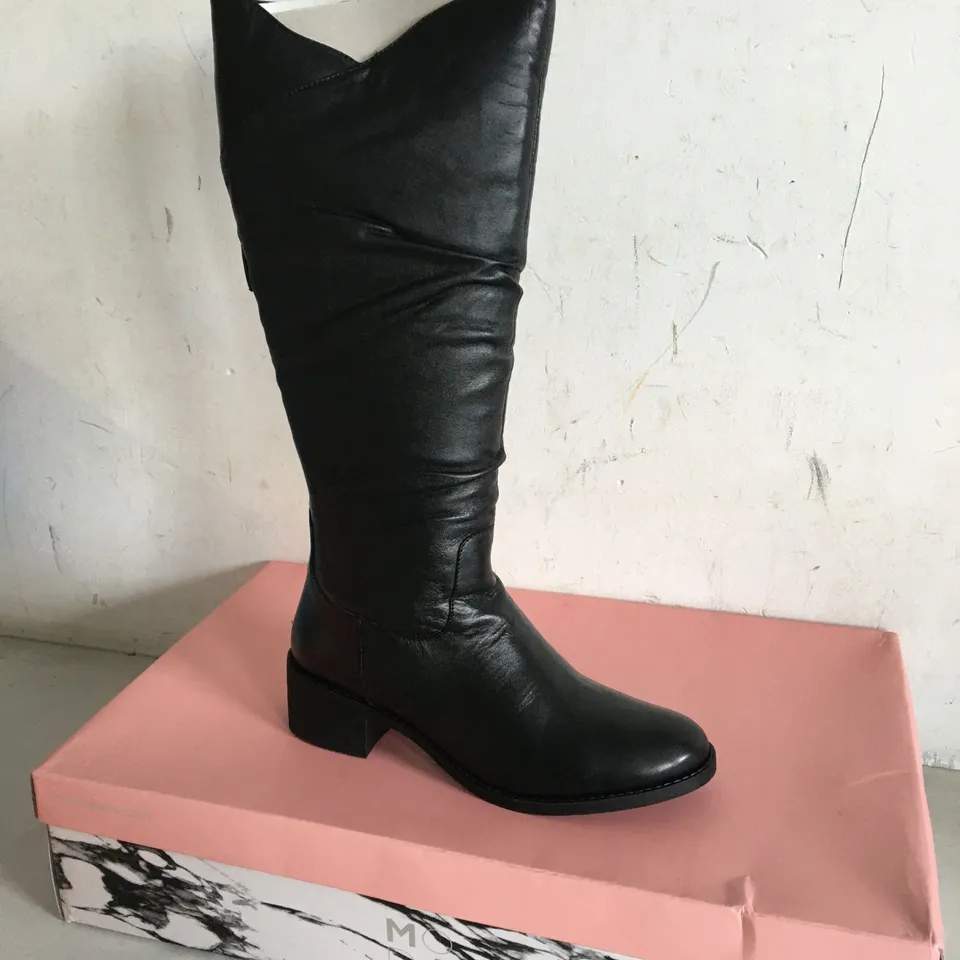 BOXED PAIR OF SIZE 38 MODA IN PELLE BLACK LEATHER BOOTS