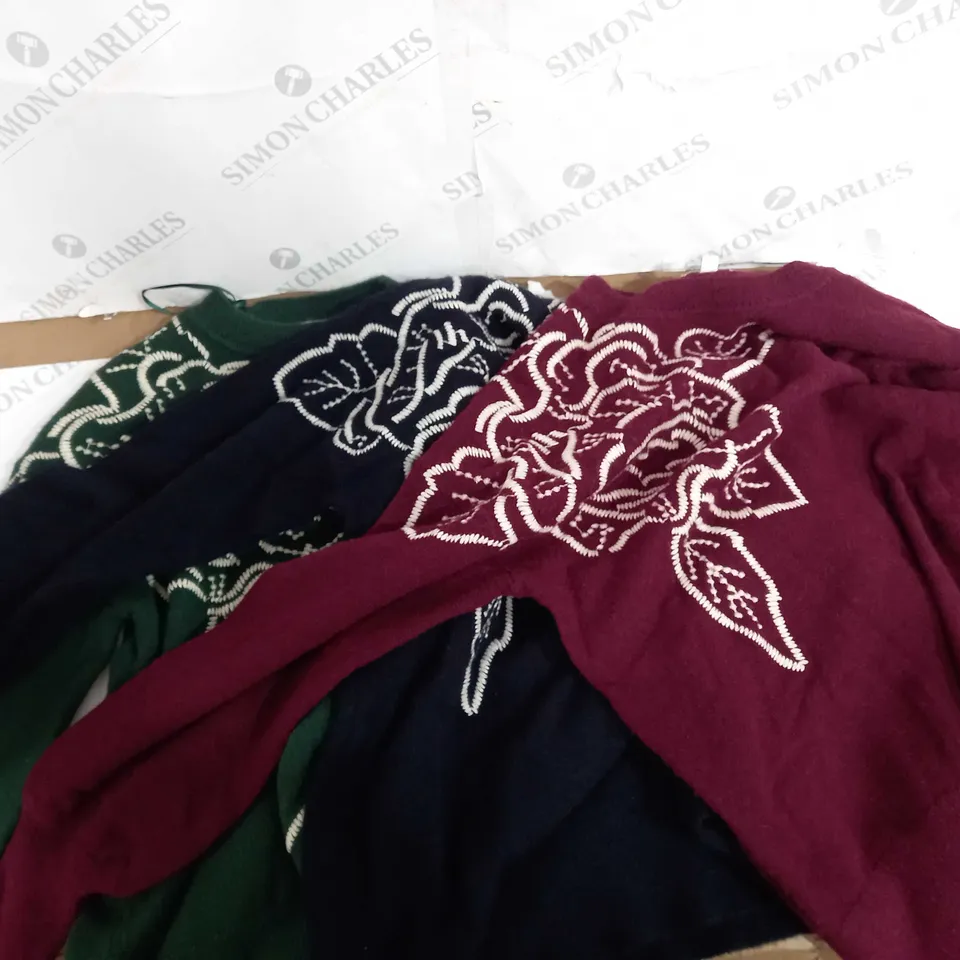 BOX OF APPROXIMATELY 10 ASSORTED ITEMS OF CLOTHING IN VARIOUS STYLES AND SIZES TO INCLUDE MONSOON, RUTH LANGSFORD, ETC