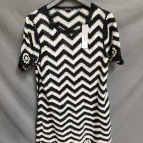 ROMAN WOMEN’S KNIT DRESS – BLACK & WHITE CHEVRON, UK 16