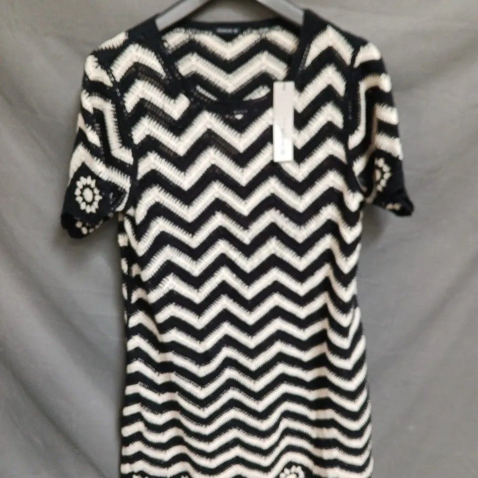 ROMAN WOMEN’S KNIT DRESS – BLACK & WHITE CHEVRON, UK 16