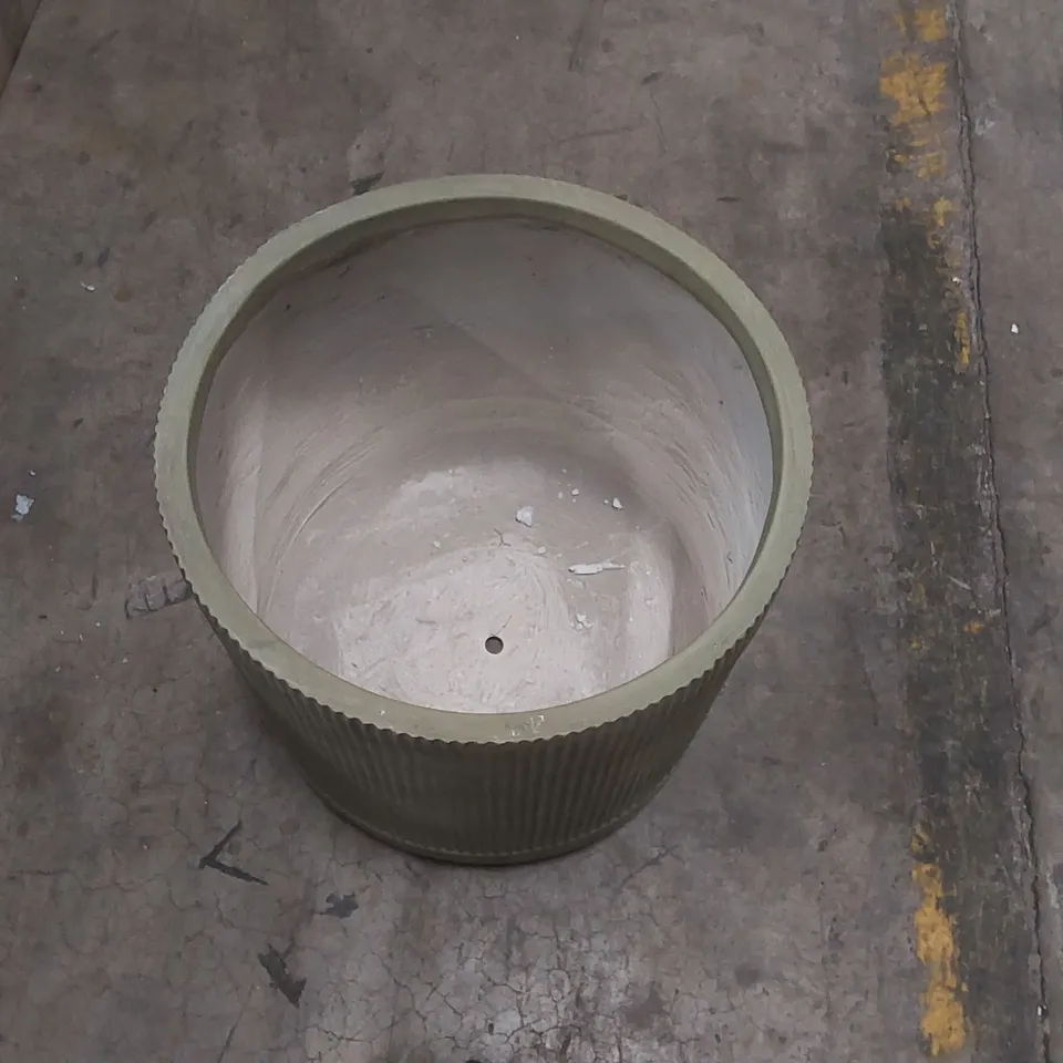 LARGE CUTSDEAN PLANTER