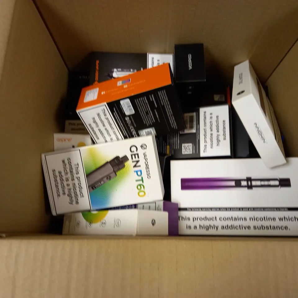 BOX OF APPROXMATELY 30 E-CIGARETTES AND LIQUIDS TO INCLUDE VAPORESSO GEN PT60, VOOPOO DRAG Q, GEEKVAPE L200 200W, ETC
