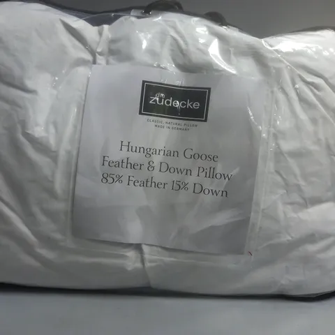 DIE ZUDECKE HUNGARIAN GOOSE FEATHER & DOWN PILLOW 85% FEATHER 15% DOWN